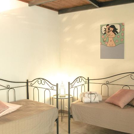 Li Suluri Bed & Breakfast Lecce Bagian luar foto