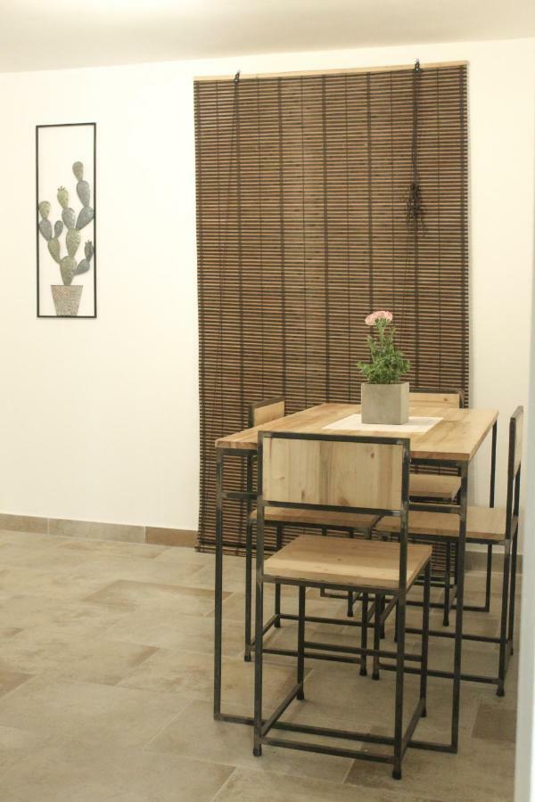 Li Suluri Bed & Breakfast Lecce Bagian luar foto