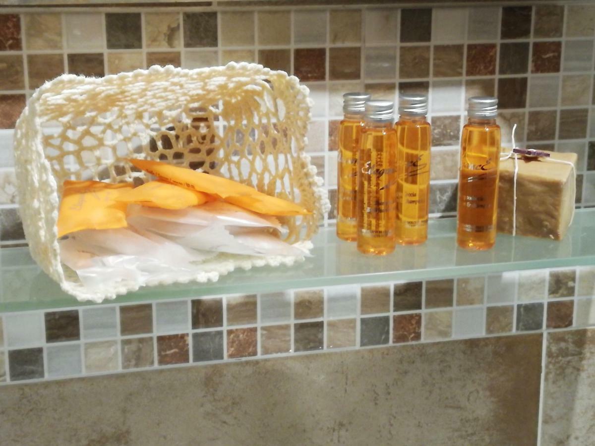 Li Suluri Bed & Breakfast Lecce Bagian luar foto