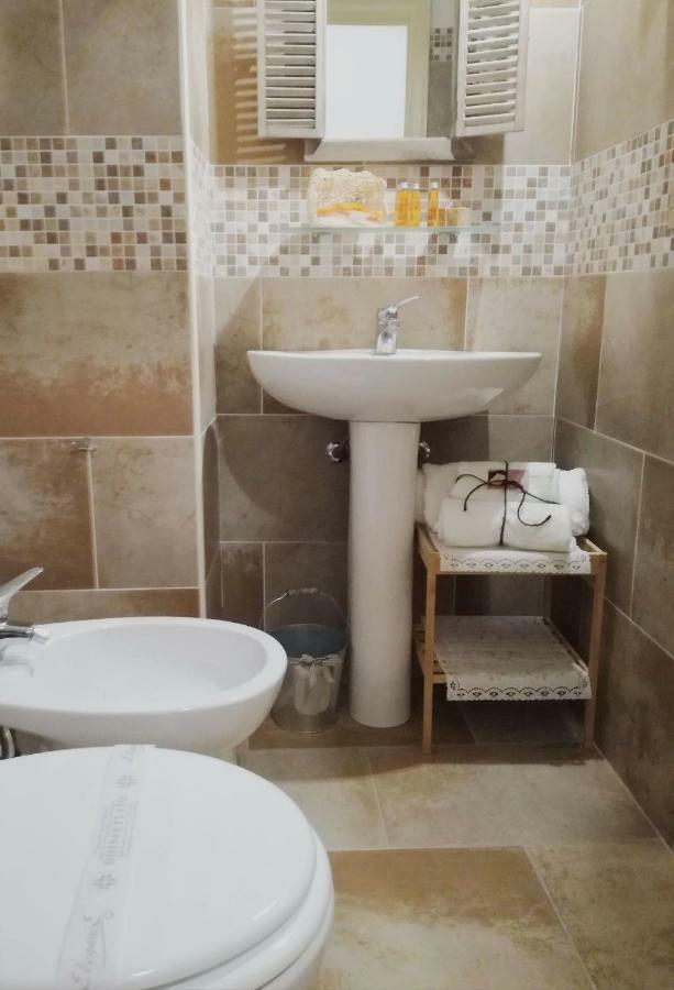 Li Suluri Bed & Breakfast Lecce Bagian luar foto